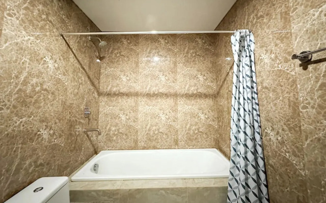 Spacious And Cozy 3Br At Grand Sungkono Lagoon Apartment