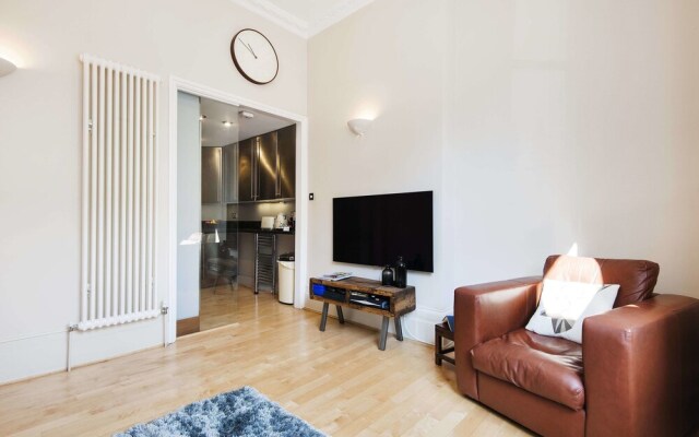 The Eardley Crescent Apartment - BAJ