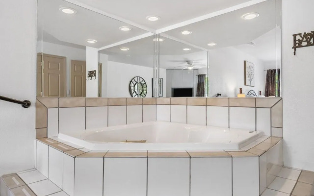 Swansons King Suite - 1.5 Miles From Branson