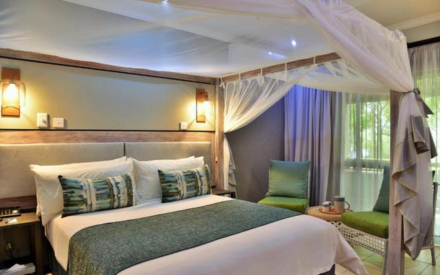 Cresta Mowana Safari Resort & Spa