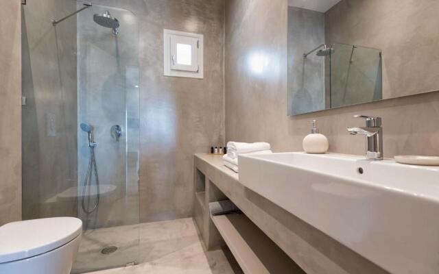 Michael Zeppos Studios, Naousa