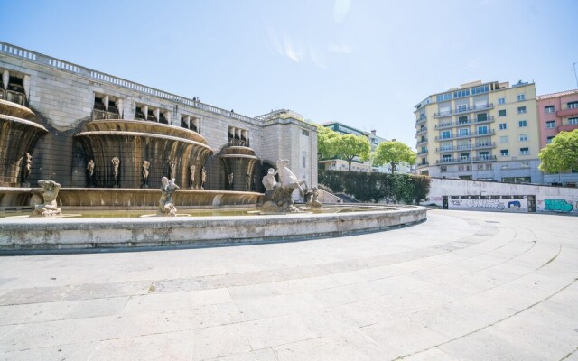 Fonte Luminosa near green park