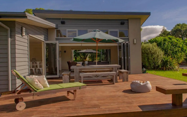 Cooks Getaway - Cooks Beach Holiday Home