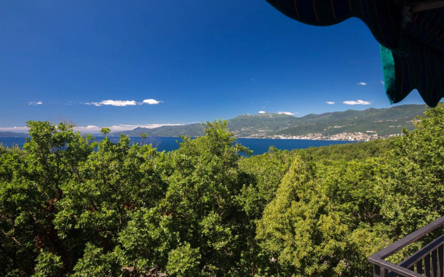 Deluxe Sea View Apartment Mate Balote