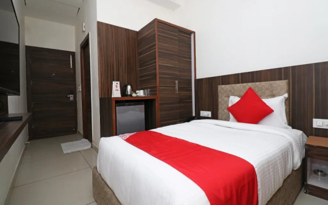 Omang Hotel by OYO Rooms