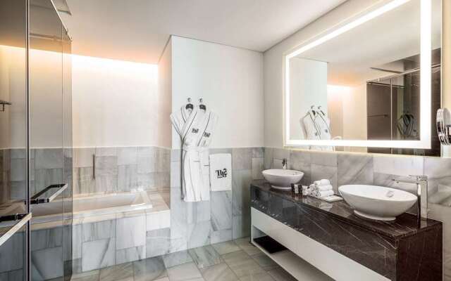 Th8 Palm Dubai Beach Resort, Vignette Collection, by IHG