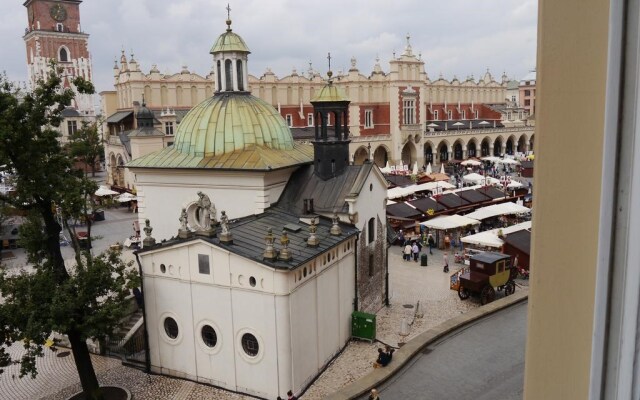 Main Market Square Apartments