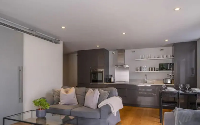 Modern Luxury Apartment In The Heart of Henley