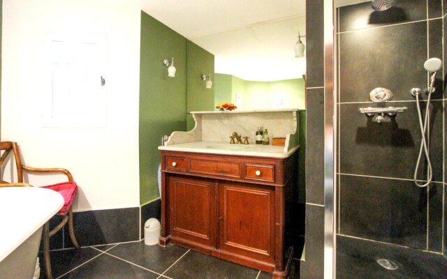 Villa With 4 Bedrooms in Maussane-les-alpilles, With Wonderful Mountai