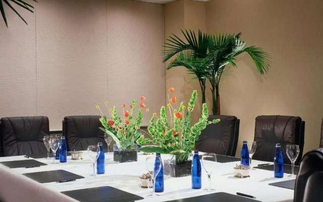 Courtyard by Marriott Los Angeles - Sherman Oaks