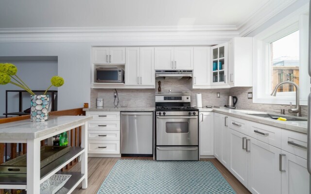 3 Bedroom 2 Bath Large Patio and CN View