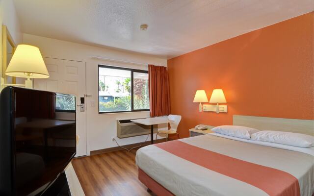 Motel 6 Palm Springs, CA - East - Palm Canyon