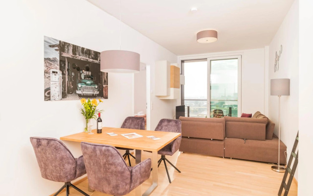 Triiiple Tower Dream Apartments with Rooftop-Summer-Pool by ichbucheAT