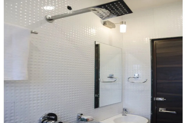 Oyo 8318 Near Railway Station