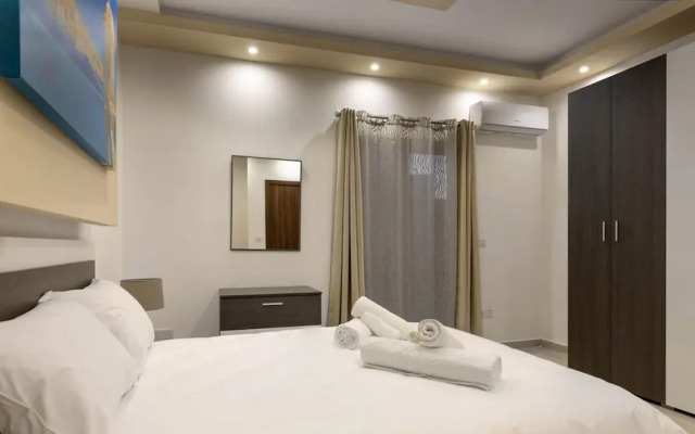 Luxurious Duplex Seafront Apt With Amazing Views