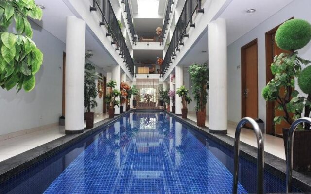 Cilandak Mansion by Airy Rooms