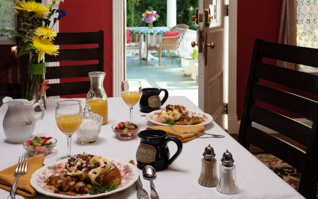 White Oak Manor Bed & Breakfast