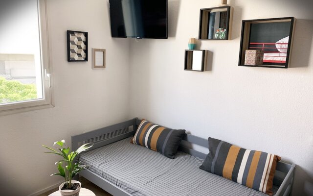 Studio2-hôtel Futuroscope / 8min à Pieds/ 1-4 Personnes