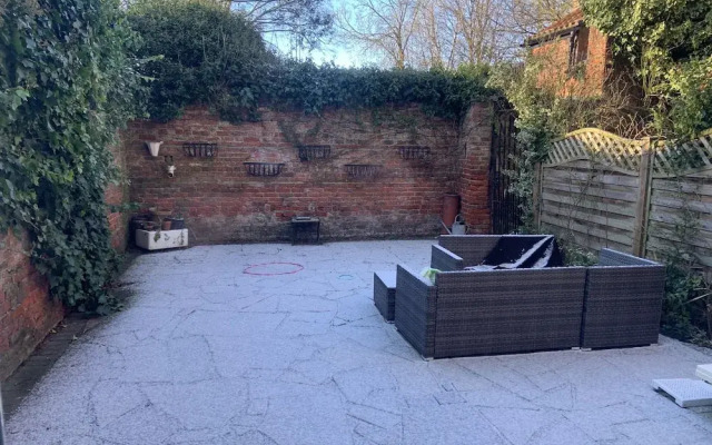 Central Beverley 4-bedroom Townhouse