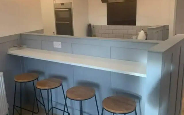 Beautiful 2-bed Study or Visit Flat