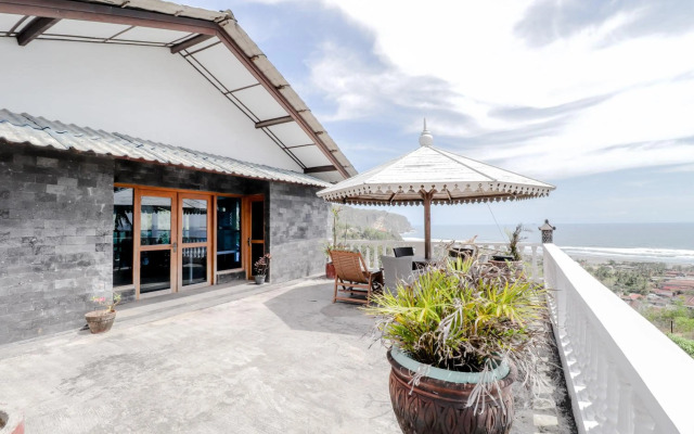 Adinda Beach Hotel and Villa by ZUZU