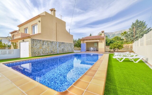 Villa - 4 Bedrooms with Pool and WiFi - 104984