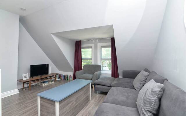 3 Bedroom Leslieville Flat With Roof Terrace