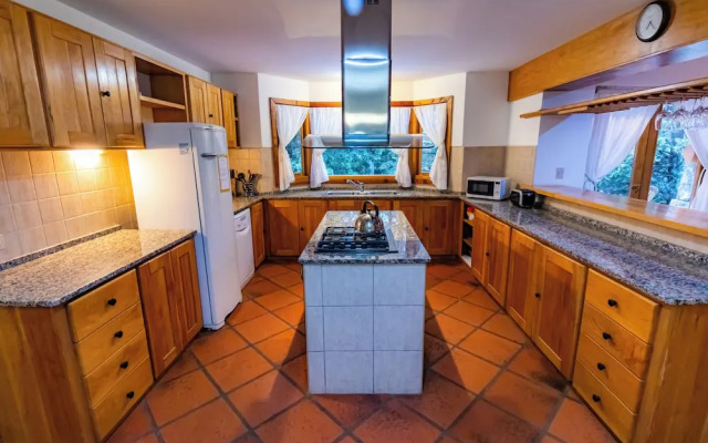 Amazing 4 Bedroom Chalet Villa Traful VT1 by Apartments Bariloche