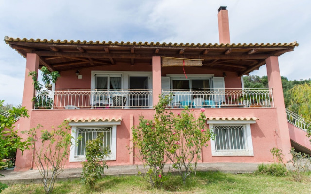 Country house with panoramic view and beach access