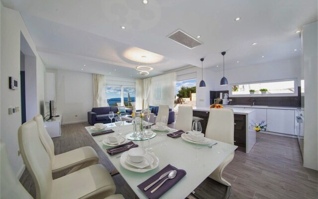 Villa Blue