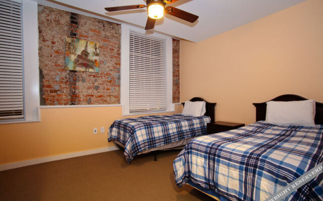 Hosteeva French Quarter Luxury Condo