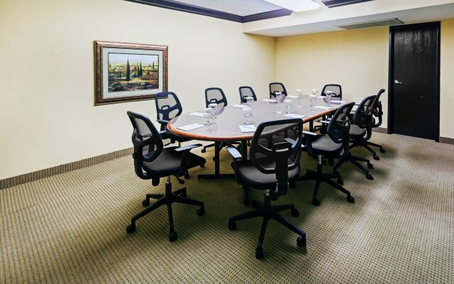 Crowne Plaza Suites Houston Southwest