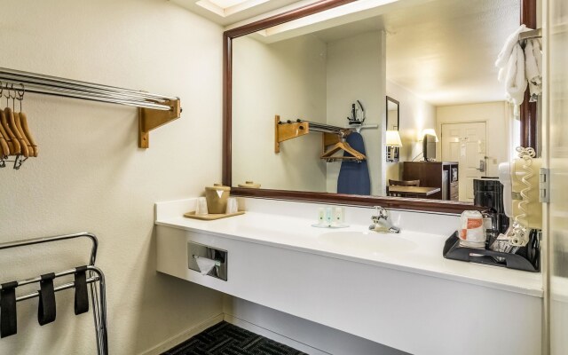 Quality Inn Fresno Near University
