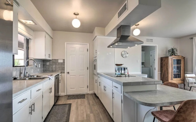 Lake Powell Views: Mid-century Home in Page
