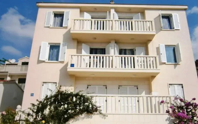 Sun House Apartments