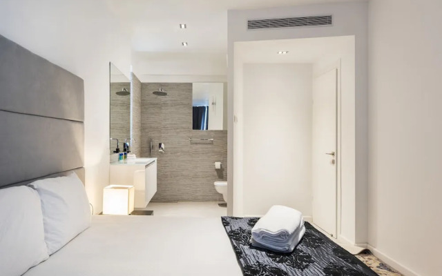 Luxurious 3BR Beach Front Apt Parking