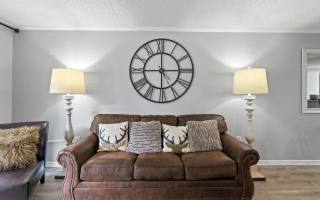 Modern 2br Condo in the Smokys!