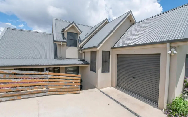 Phillip Villa, Modern & Fresh, Close to Town, Free Wifi