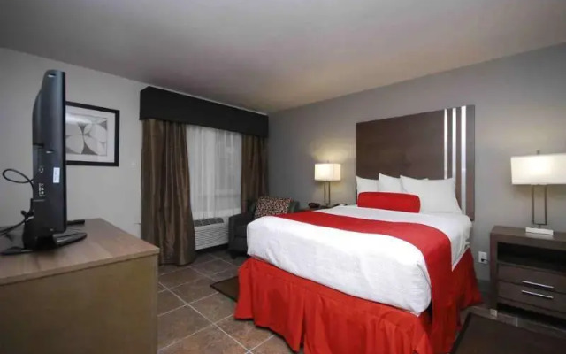 Clarion Inn & Suites Conference Center