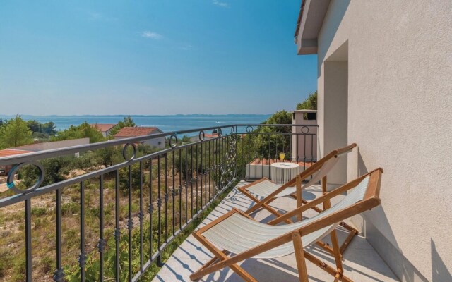Awesome Home in Zdrelac With Wifi and 4 Bedrooms