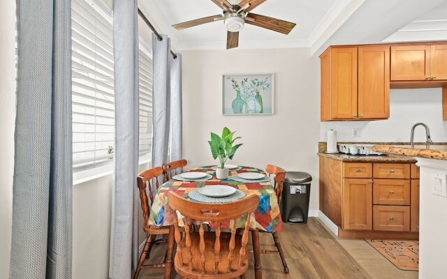 Bright&Cozy Getaway 10min to Downtown LA
