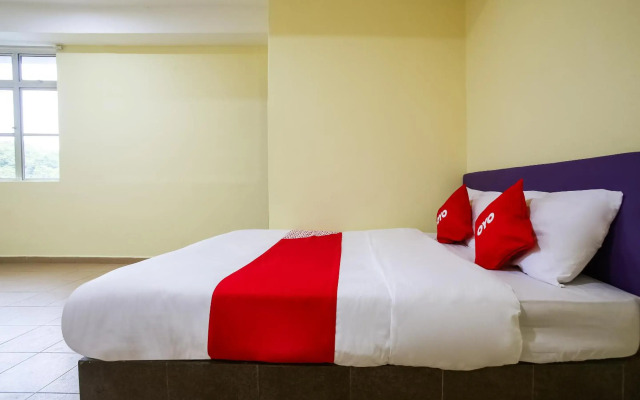 OYO 89585 Hotel Happy Inn