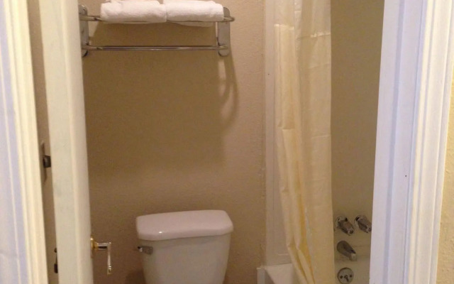 Hometown Inn & Suites