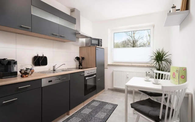 Kleinberries - Washer & Dryer - Kitchen & Parking - NETFLIX