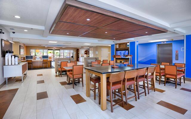 Holiday Inn Express Hotel & Suites Jacksonville - South, an IHG Hotel