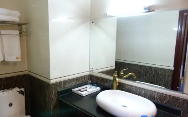 Longquan Hotel (Wenshan Qihua Plaza Minzu Village Branch)