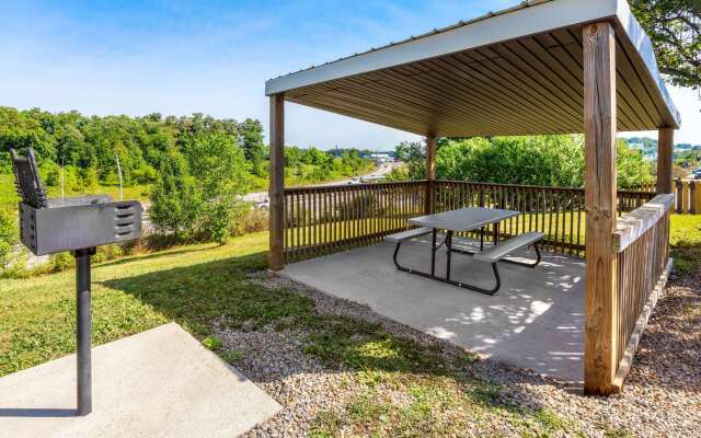 Super 8 by Wyndham Fairmont