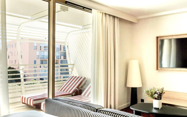 Hotel Ventura Saint-Tropez, Tapestry Collection By Hilton