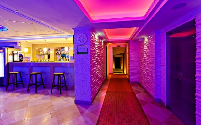 Metropol Hotel