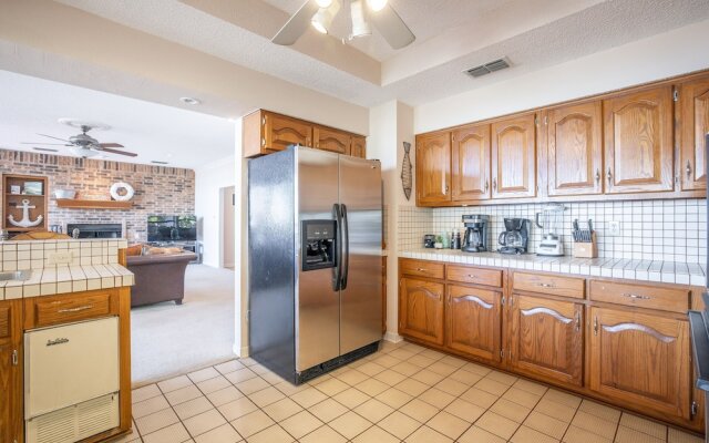 Hawkeye's Haus 5 Bedroom Home